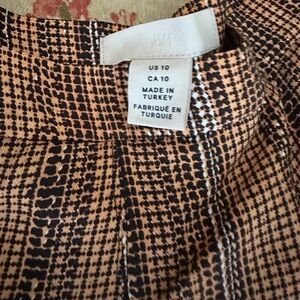 H&M Tan and Black Textured Skirt